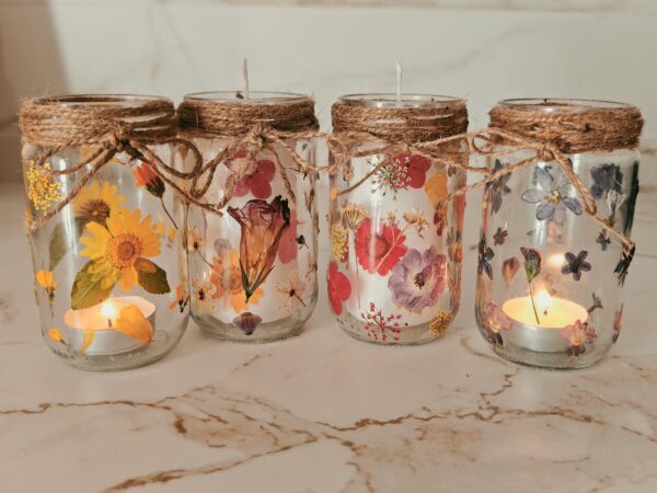 Portavelas con Flores Naturales Prensadas en Bote Reciclado