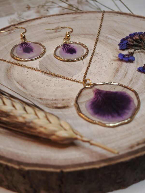 Set Collar y Pendientes con Flores Naturales en Resina - Imagen 3