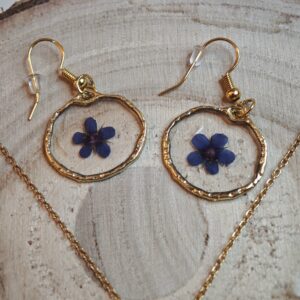 Pendientes Artesanales con Flores Naturales en Resina