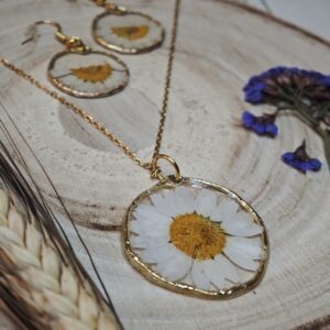 Set Collar y Pendientes con Flores Naturales en Resina