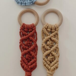 Mordedor de Macramé para Bebé con Aro de Madera Natural